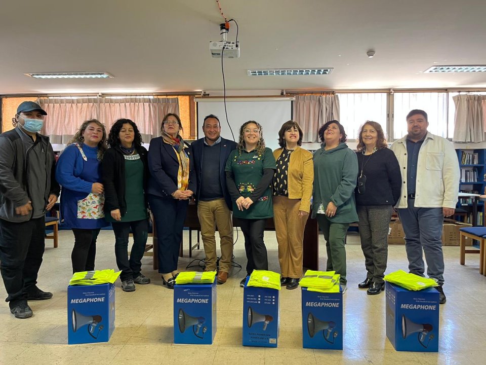 /entregan-kits-de-emergencia-a-establecimientos-para-simulacro-regional-de