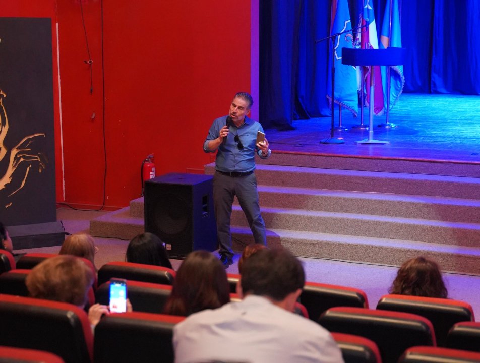 /estudiantes-de-atacama-debaten-sobre-los-desafios-de-la-ia-en-nuevo