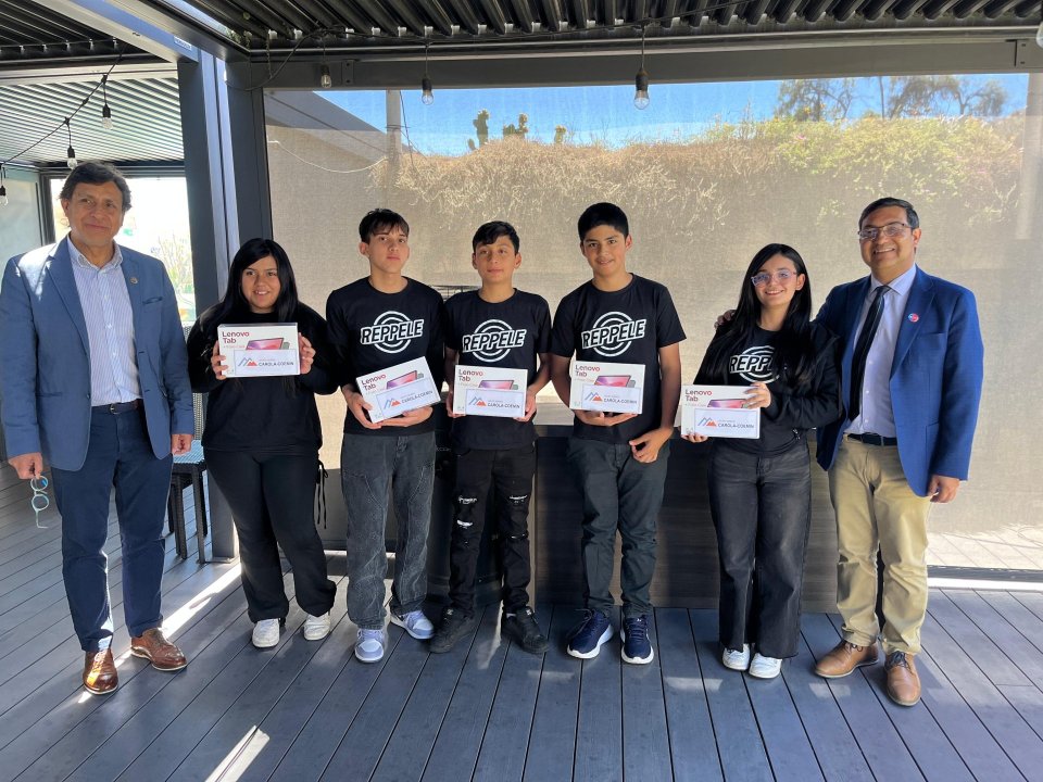 /estudiantes-de-chanaral-brillan-en-abu-dhabi-y-reciben-reconocimiento-de