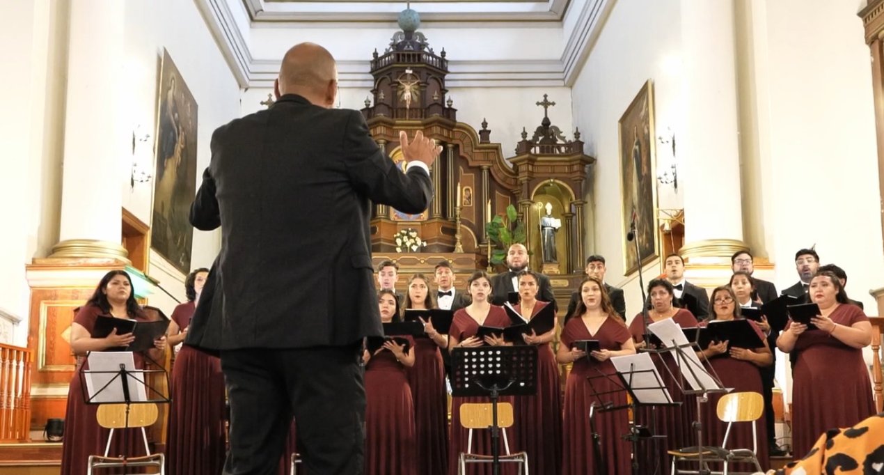 /concierto-navideno-reunio-a-cientos-de-personas-en-la-iglesia-san-francisco