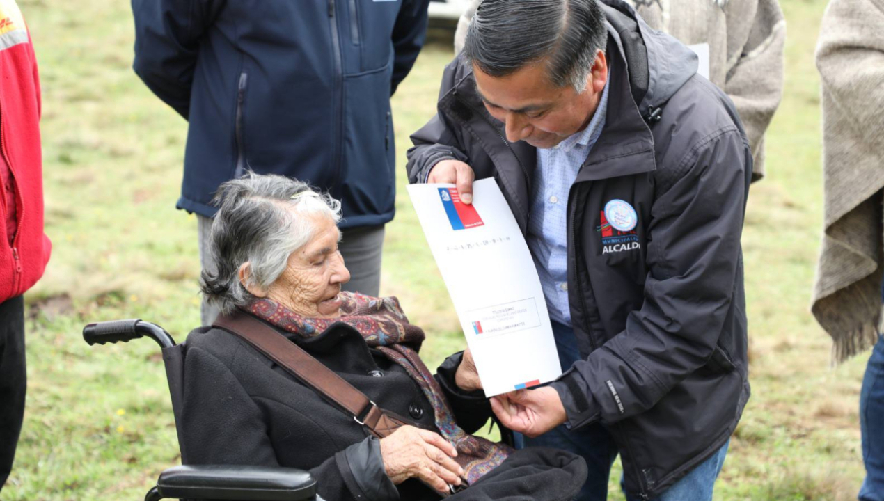 /43-familias-reciben-sus-titulos-de-dominio