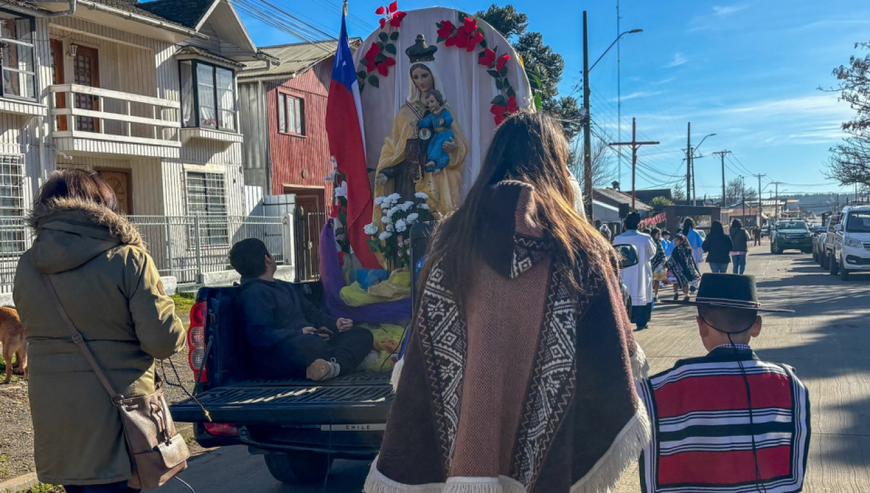 /procesion-en-honor-a-la-virgen-del-carmen-congrega-a-la-comunidad-en-una