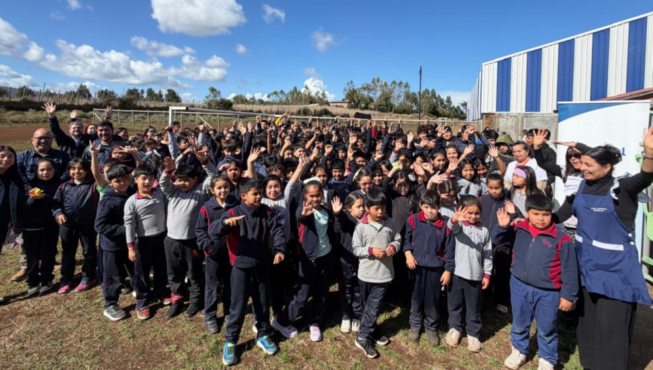 /frontel-entrega-utiles-escolares-a-300-estudiantes-de-la-escuela-nuevo