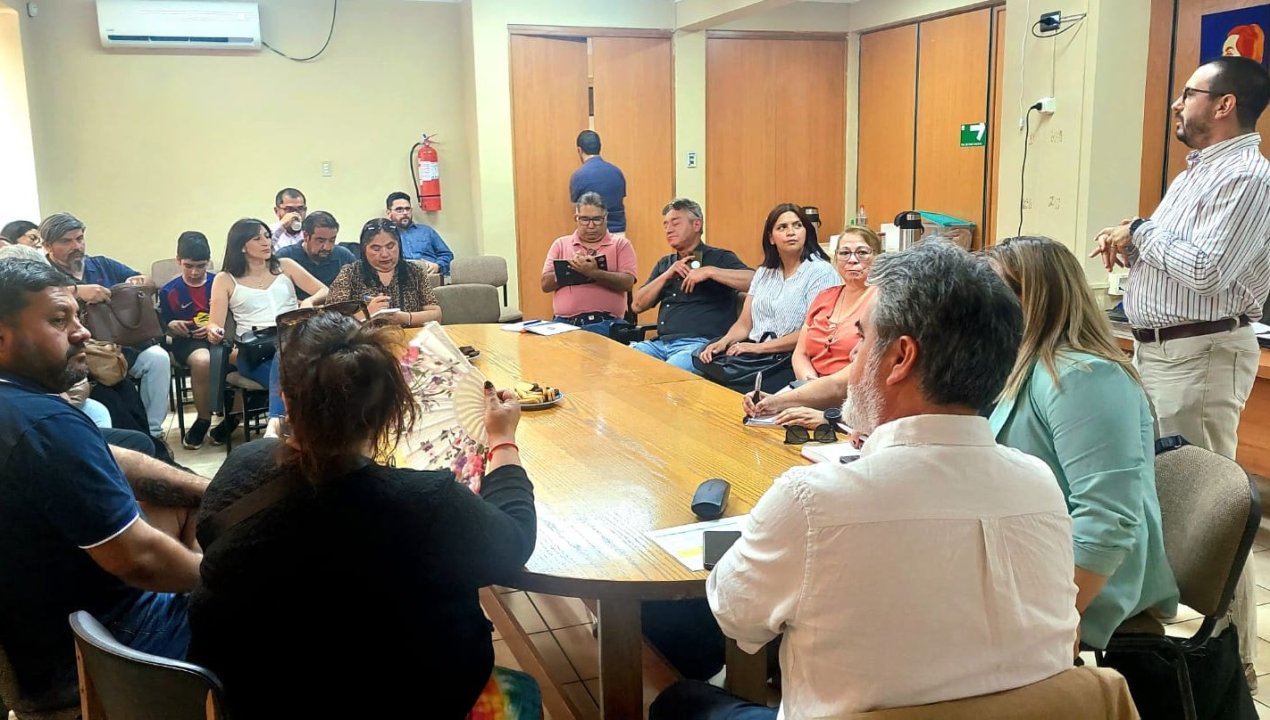 /director-de-slep-los-cerezos-se-reune-con-gremios-educativos