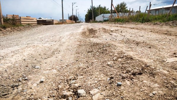 Municipio de Natales exige plan ante estado crítico de caminos en Huertos Familiares