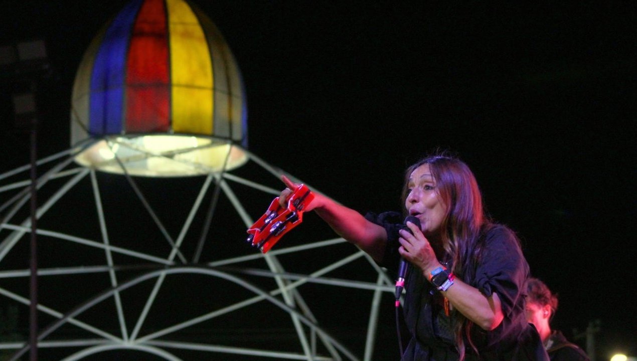 /javiera-parra-celebrara-30-anos-de-corte-en-tramite-con-concierto