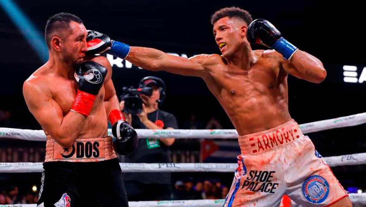 /ee-uu-boxeador-invicto-queda-en-coma-tras-brutal-pelea-por-el-titulo-mundial