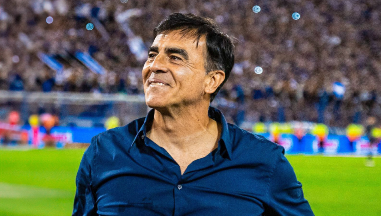 /deportes/gustavo-quinteros-mueve-ficha-clave-en-la-carrera-por-la-banca-de-la-roja