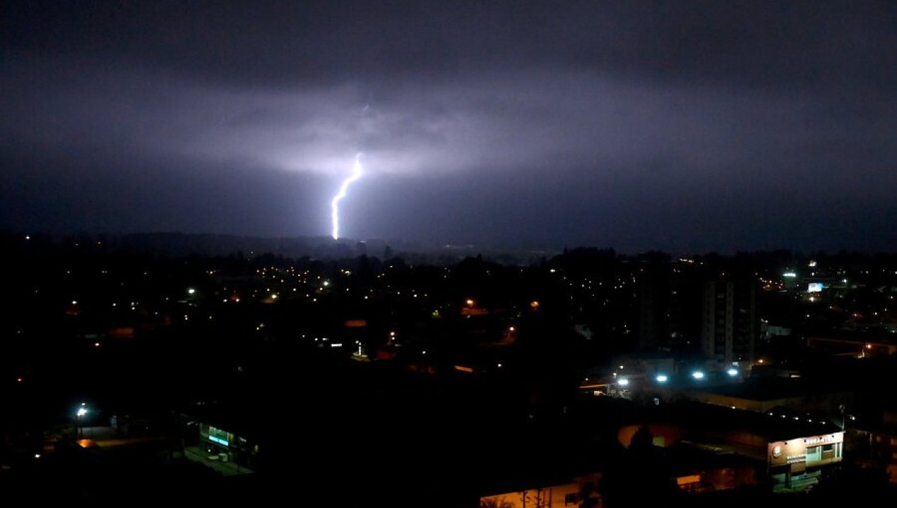 /regionales/dmc-emite-alerta-meteorologica-por-tormentas-electricas-en-cuatro-regiones
