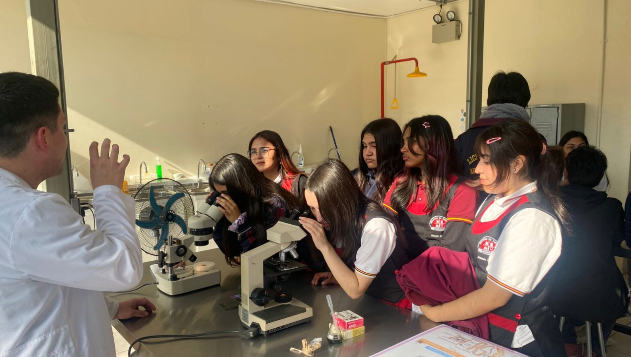 /fortalecen-habilidades-cientificas-en-estudiantes-del-liceo-tecnico-a-14-de